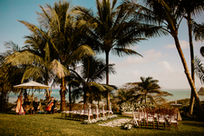 Island chic hawaiian garden wedding kualoa ranch allison slater photo 25